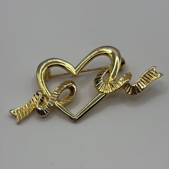 Vintage Jewelry - Vintage 70’a Gold Ribbon Heart Brooch Pin Lapel Jewelry